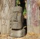 Op de foto ziet u een Paaseiland beeld of Moai beeld genoemd. Handgekapt uit greenstone. Een soort lavagesteente.